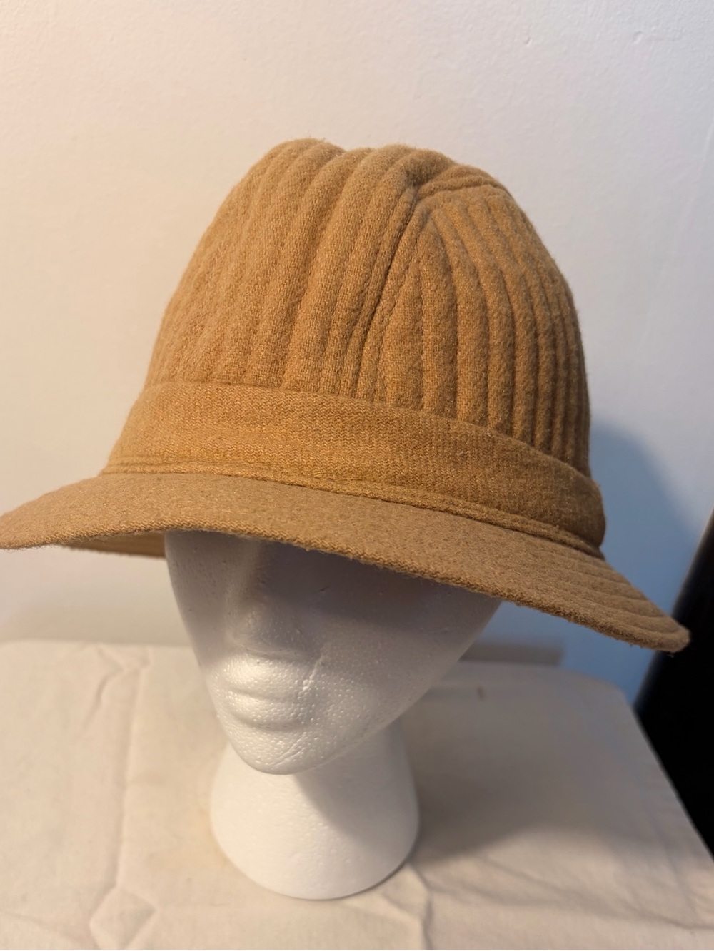 Vintage Totes Women's Tan Wool Blend Bucket Hat